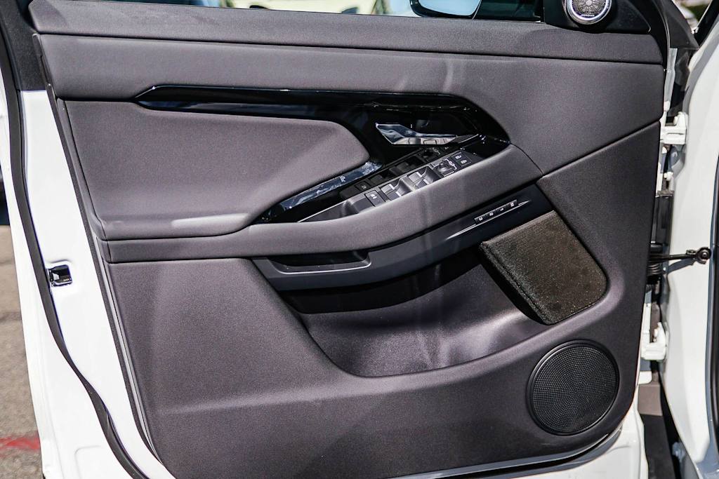 Thumbnail: 2026 Land Rover Range Rover Evoque - 24
