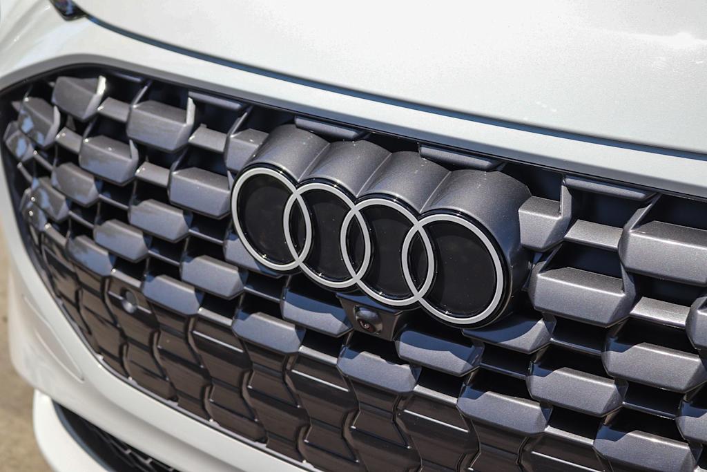 Thumbnail: 2025 Audi Q5 - 6