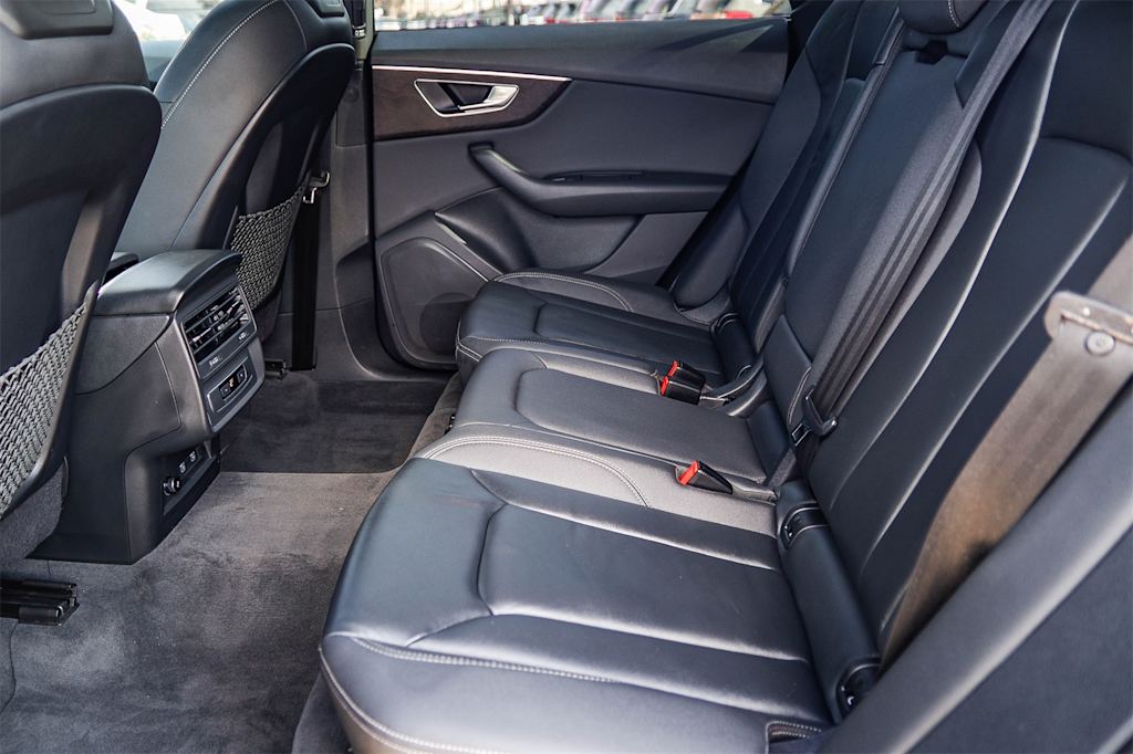 Thumbnail: 2021 Audi Q8 - 9