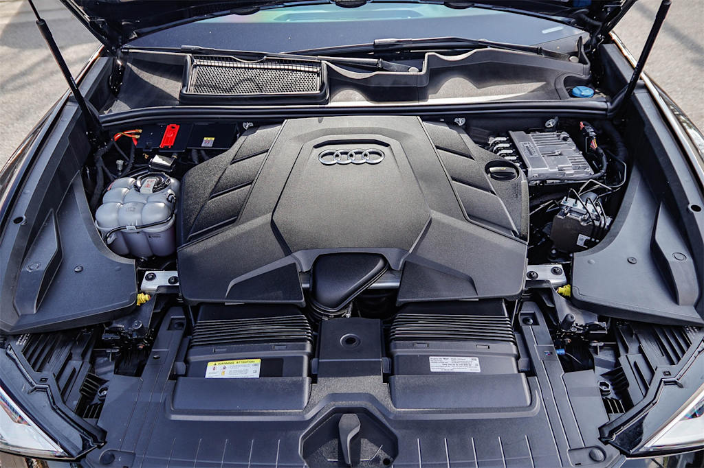 Thumbnail: 2021 Audi Q8 - 6