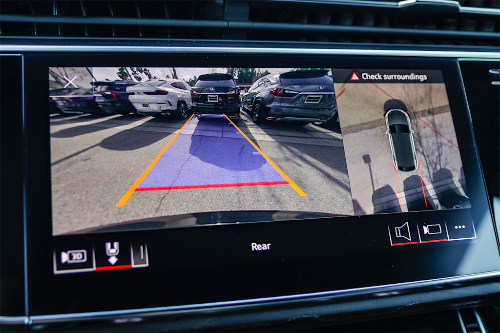 Thumbnail: 2021 Audi Q8 - 26