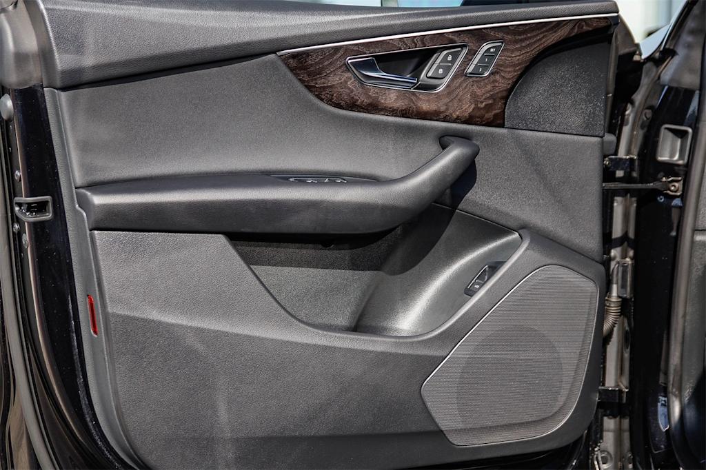 Thumbnail: 2021 Audi Q8 - 24