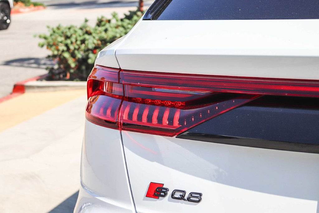 Thumbnail: 2023 Audi SQ8 - 19