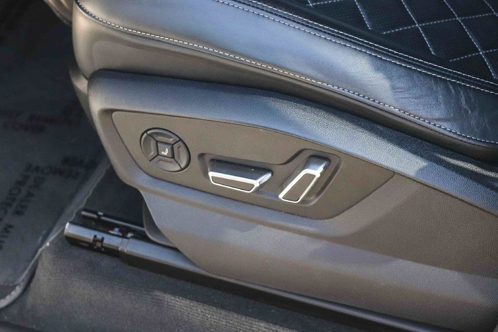 Thumbnail: 2023 Audi SQ8 - 25