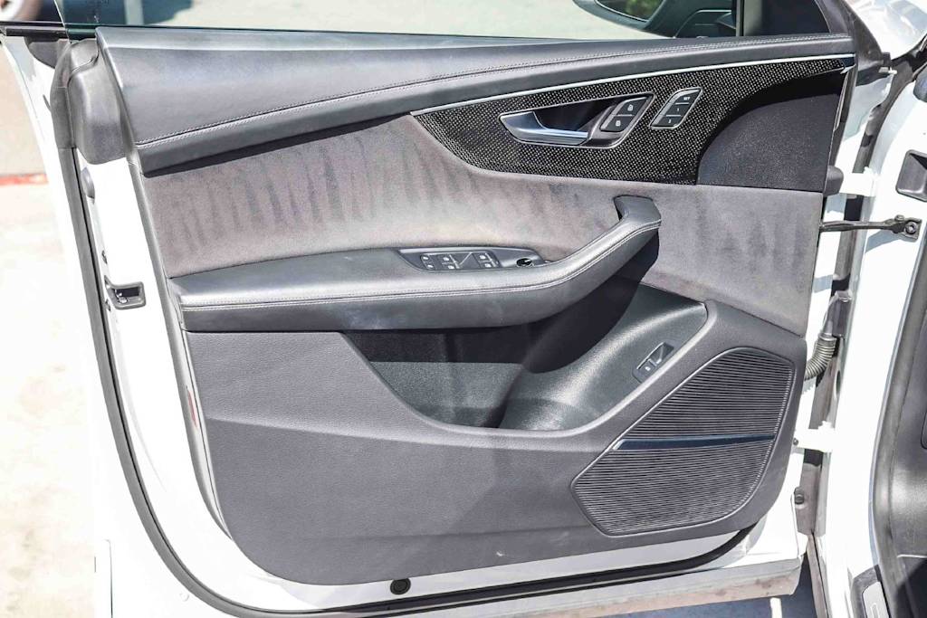 Thumbnail: 2023 Audi SQ8 - 24