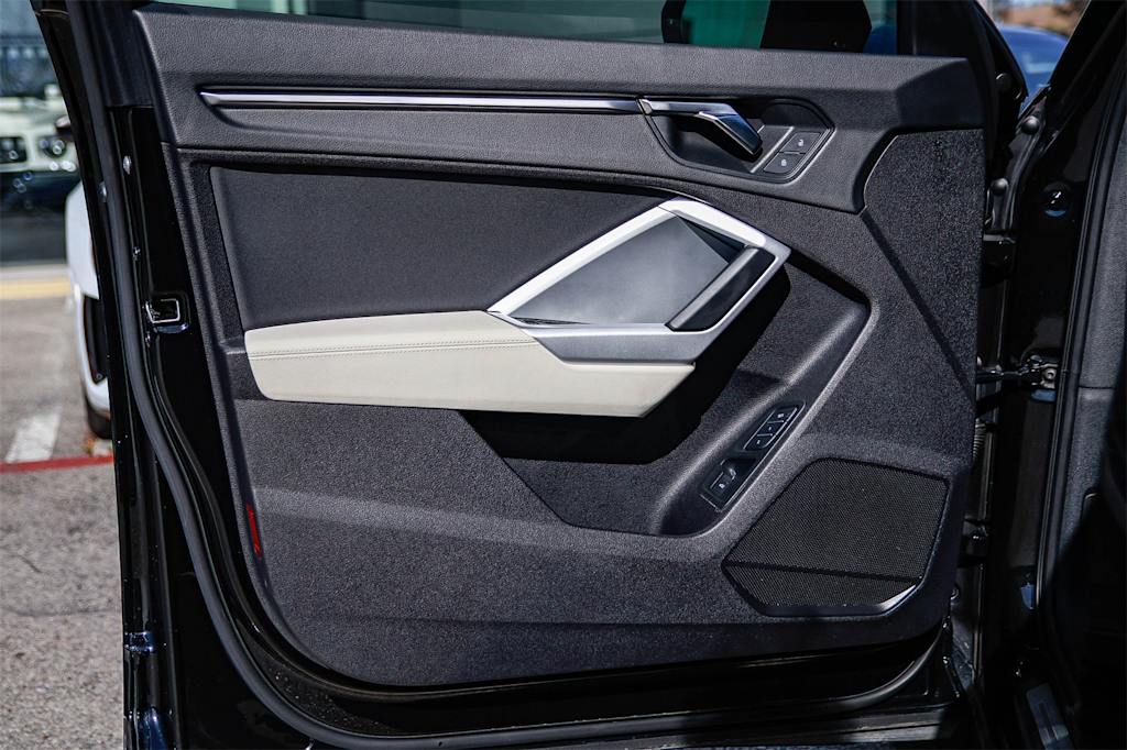 Thumbnail: 2022 Audi Q3 - 21