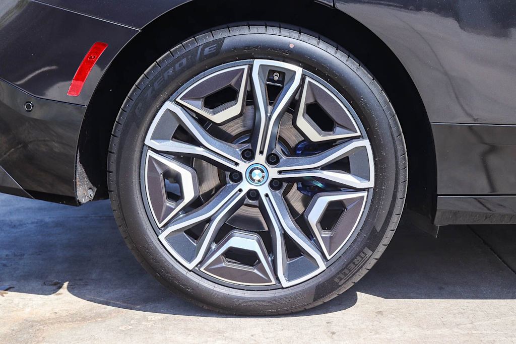 Thumbnail: 2025 BMW iX - 7