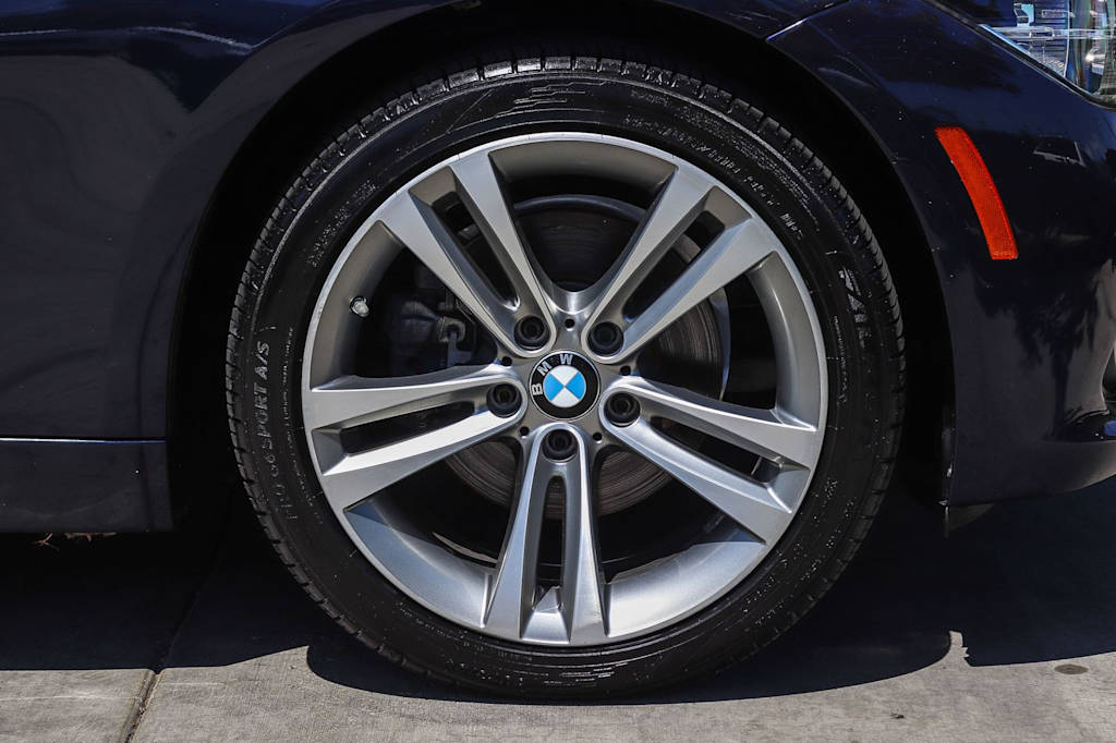 Thumbnail: 2017 BMW 3 Series - 21