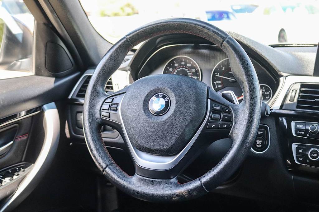 Thumbnail: 2017 BMW 3 Series - 9