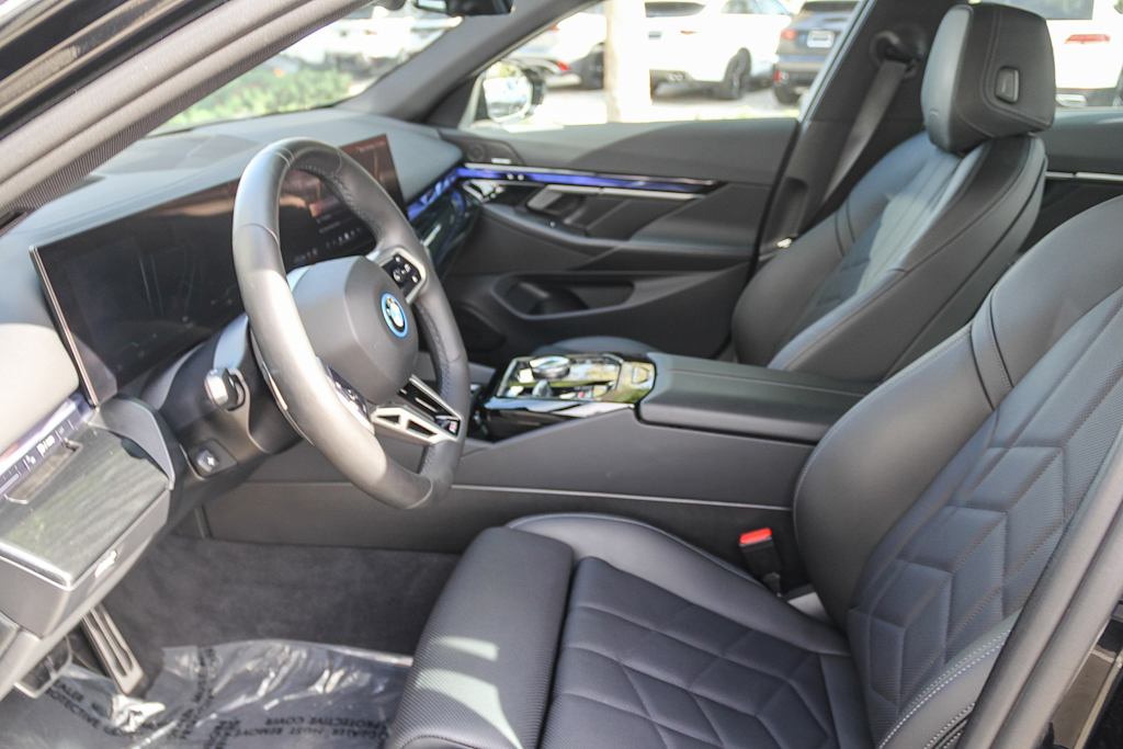 Thumbnail: 2025 BMW i5 - 8