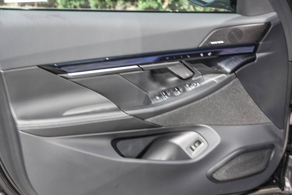 Thumbnail: 2025 BMW i5 - 19