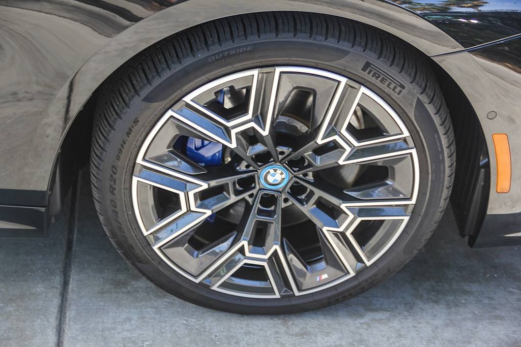 Thumbnail: 2025 BMW i5 - 17