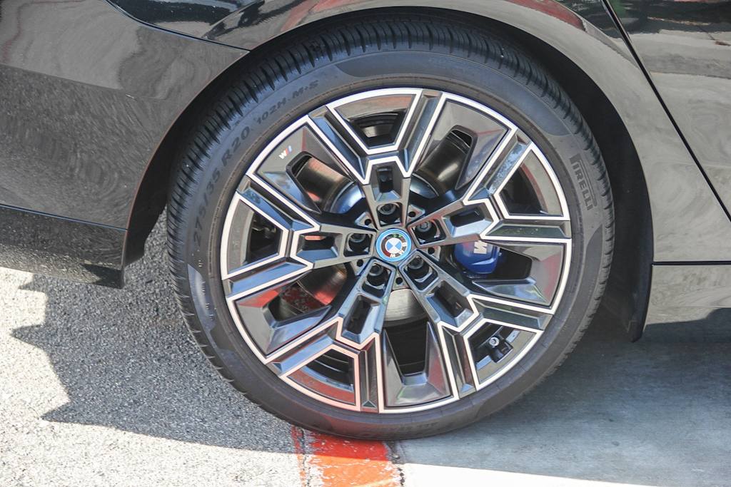 Thumbnail: 2025 BMW i5 - 6