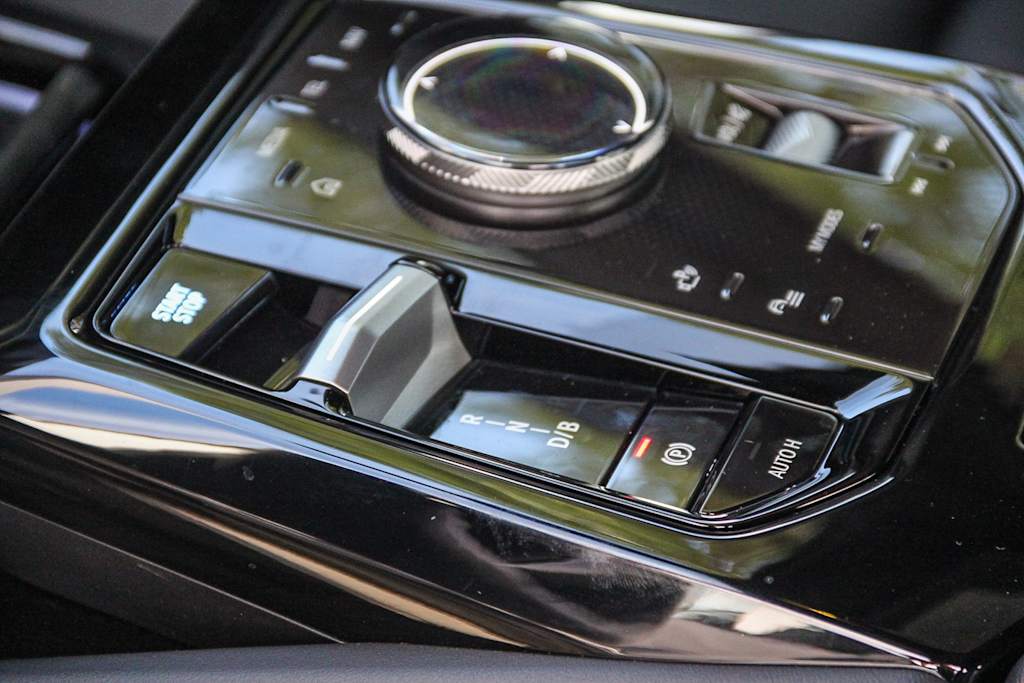 Thumbnail: 2025 BMW i5 - 21