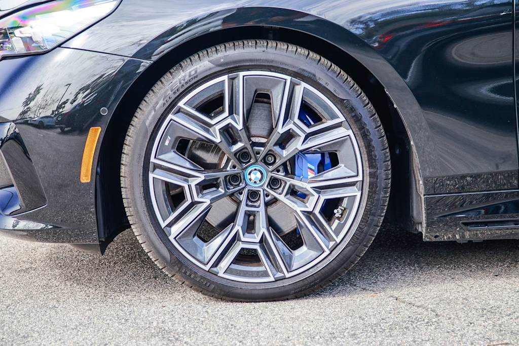 Thumbnail: 2025 BMW i5 - 21