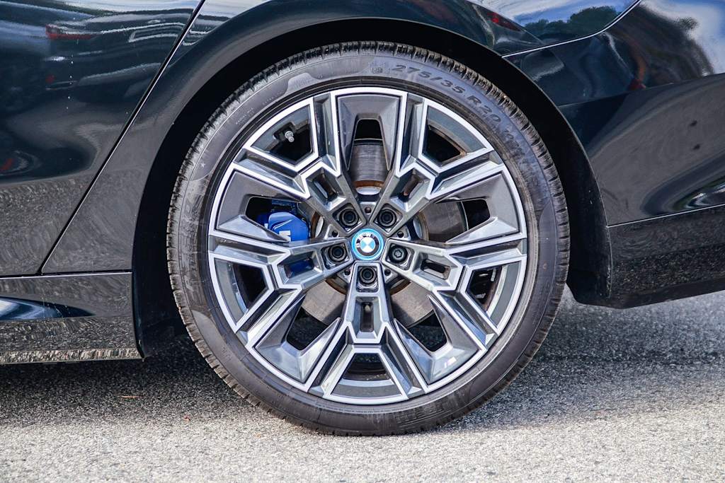 Thumbnail: 2025 BMW i5 - 6