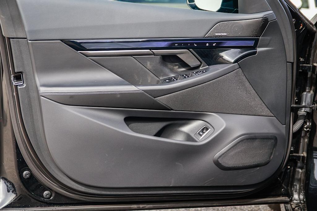 Thumbnail: 2025 BMW i5 - 23