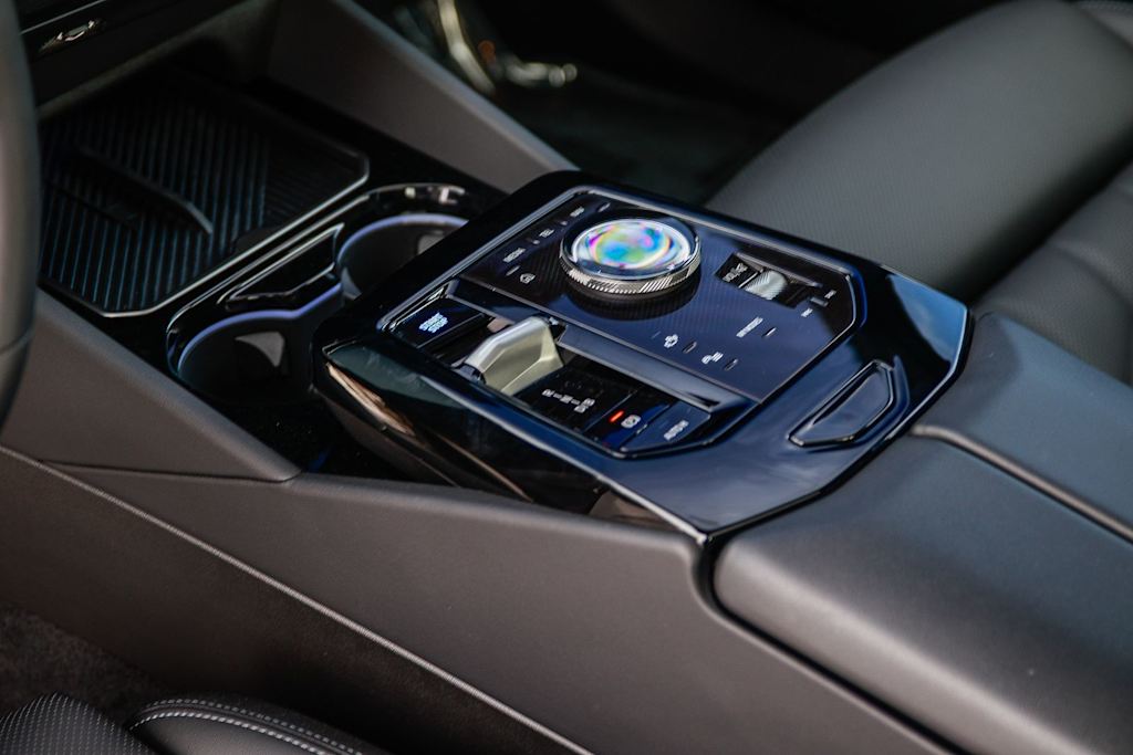 Thumbnail: 2025 BMW i5 - 14