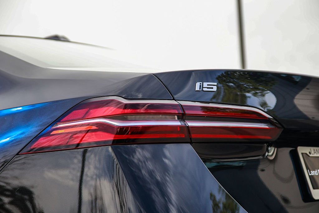 Thumbnail: 2025 BMW i5 - 20