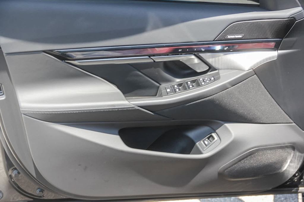 Thumbnail: 2024 BMW i5 - 22