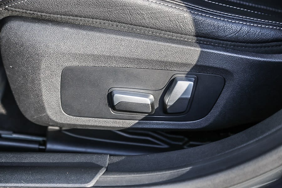 Thumbnail: 2022 BMW i4 - 23