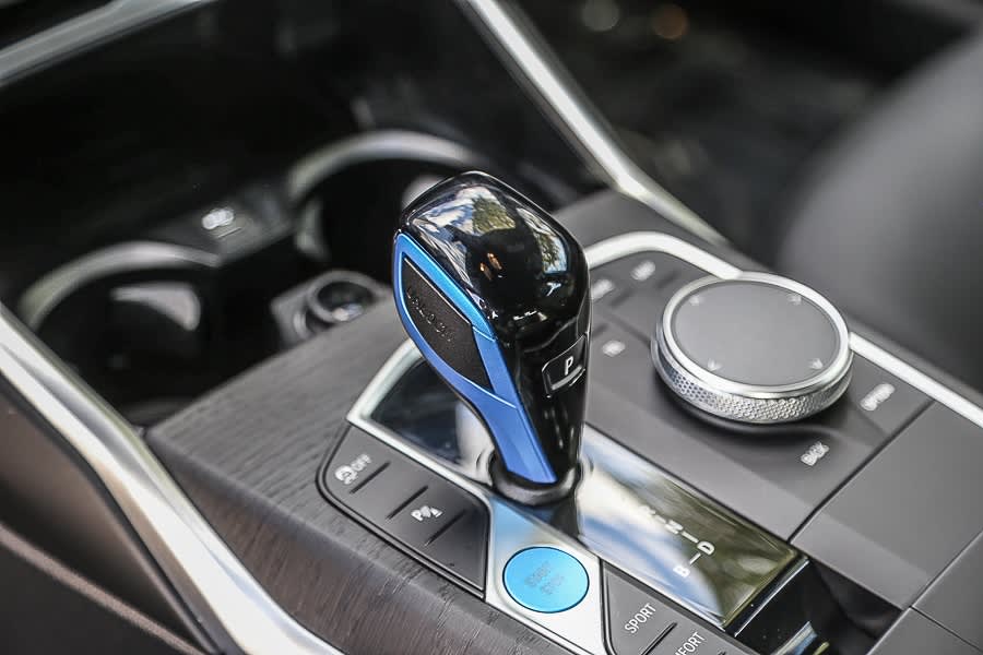 Thumbnail: 2022 BMW i4 - 12