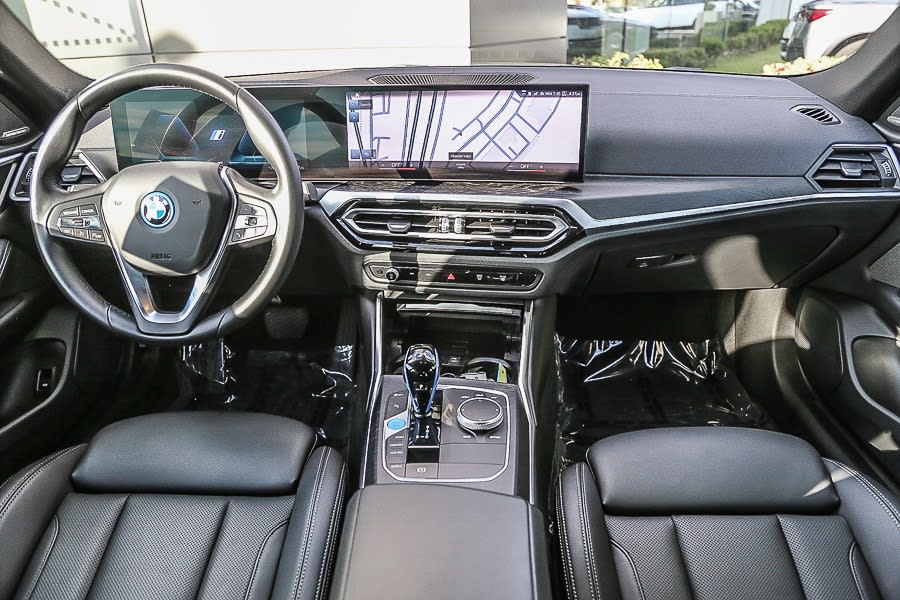 Thumbnail: 2022 BMW i4 - 2