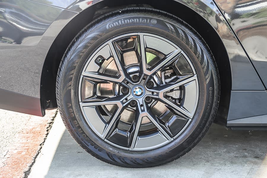 Thumbnail: 2022 BMW i4 - 20