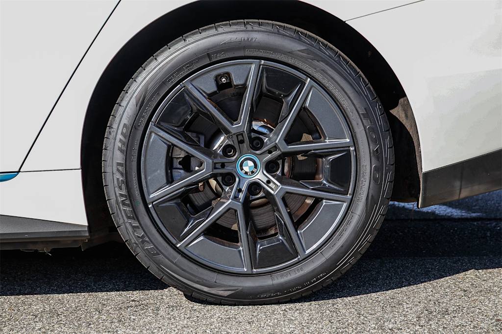 Thumbnail: 2023 BMW i4 - 6