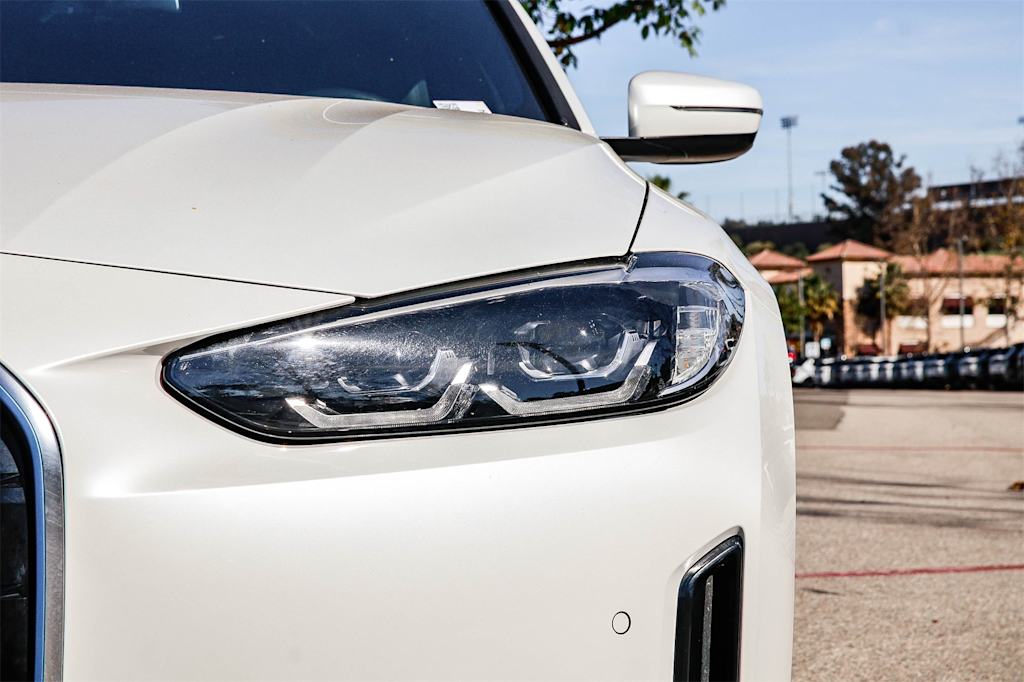 Thumbnail: 2023 BMW i4 - 20