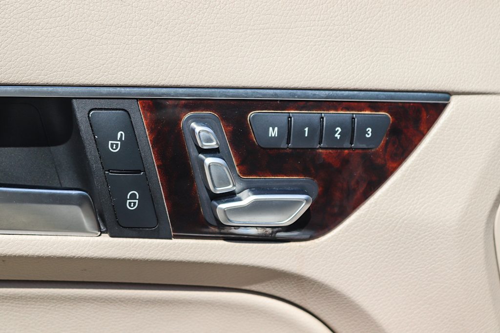 Thumbnail: 2014 Mercedes-Benz E-Class - 25