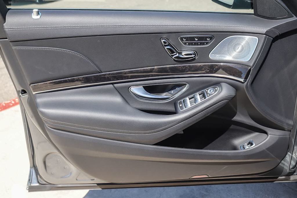 Thumbnail: 2018 Mercedes-Benz S-Class - 25