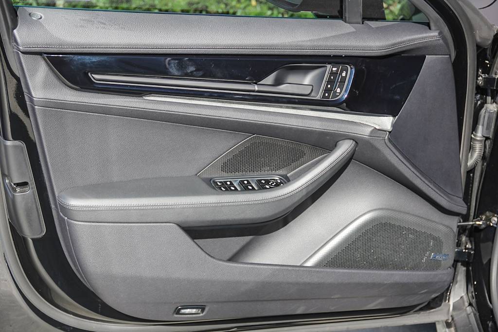 Thumbnail: 2025 Porsche Panamera - 22