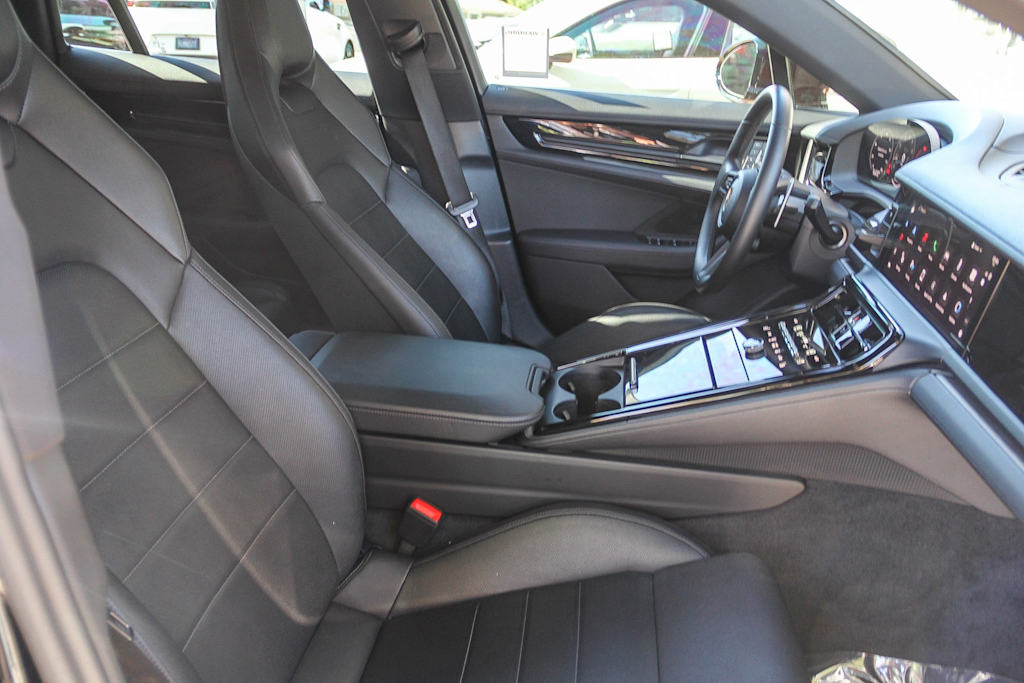 Thumbnail: 2025 Porsche Panamera - 10