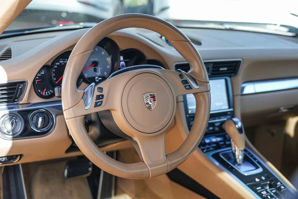 Thumbnail: 2015 Porsche 911 - 8
