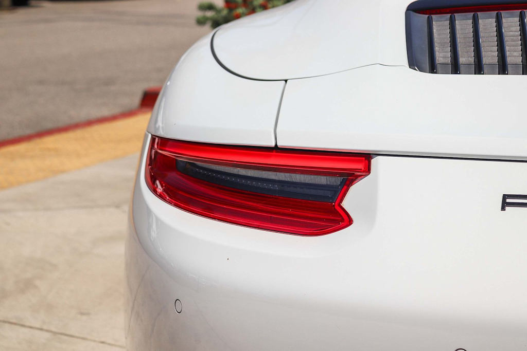 Thumbnail: 2017 Porsche 911 - 16