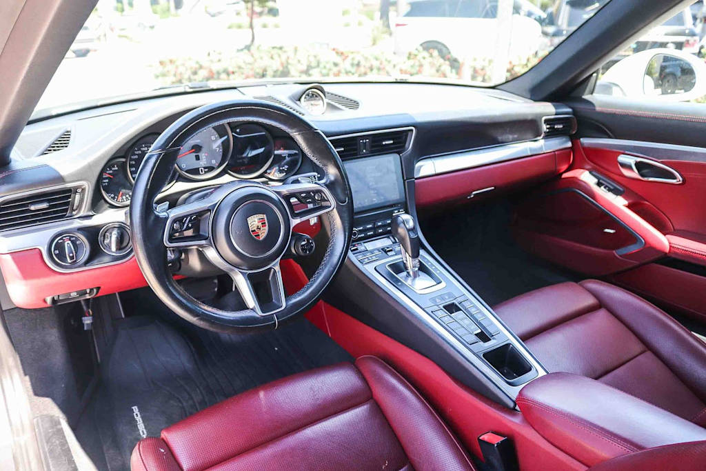 Thumbnail: 2017 Porsche 911 - 2