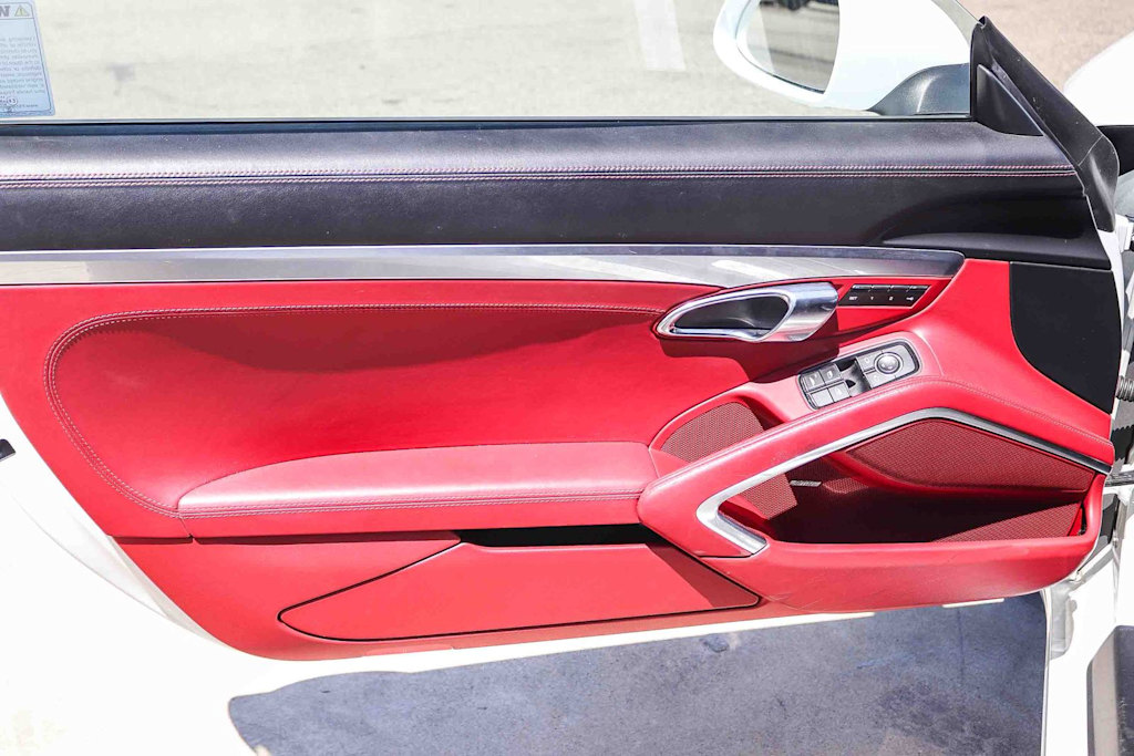 Thumbnail: 2017 Porsche 911 - 21