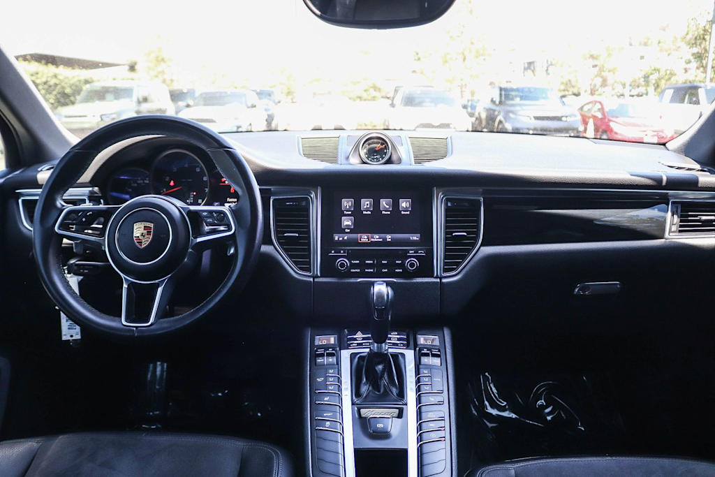 Thumbnail: 2018 Porsche Macan - 2