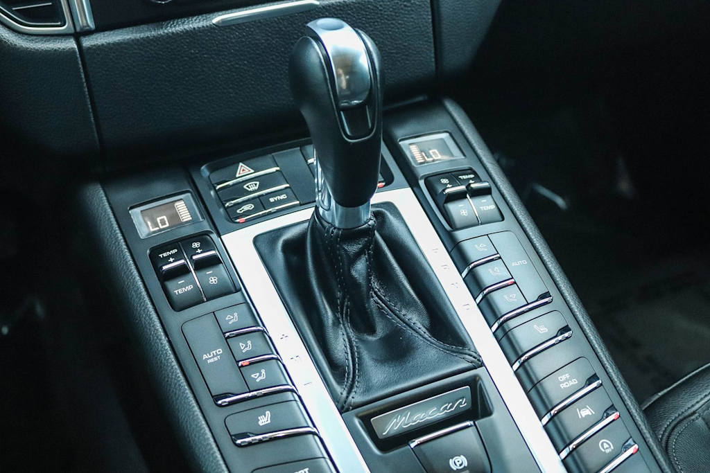 Thumbnail: 2018 Porsche Macan - 25