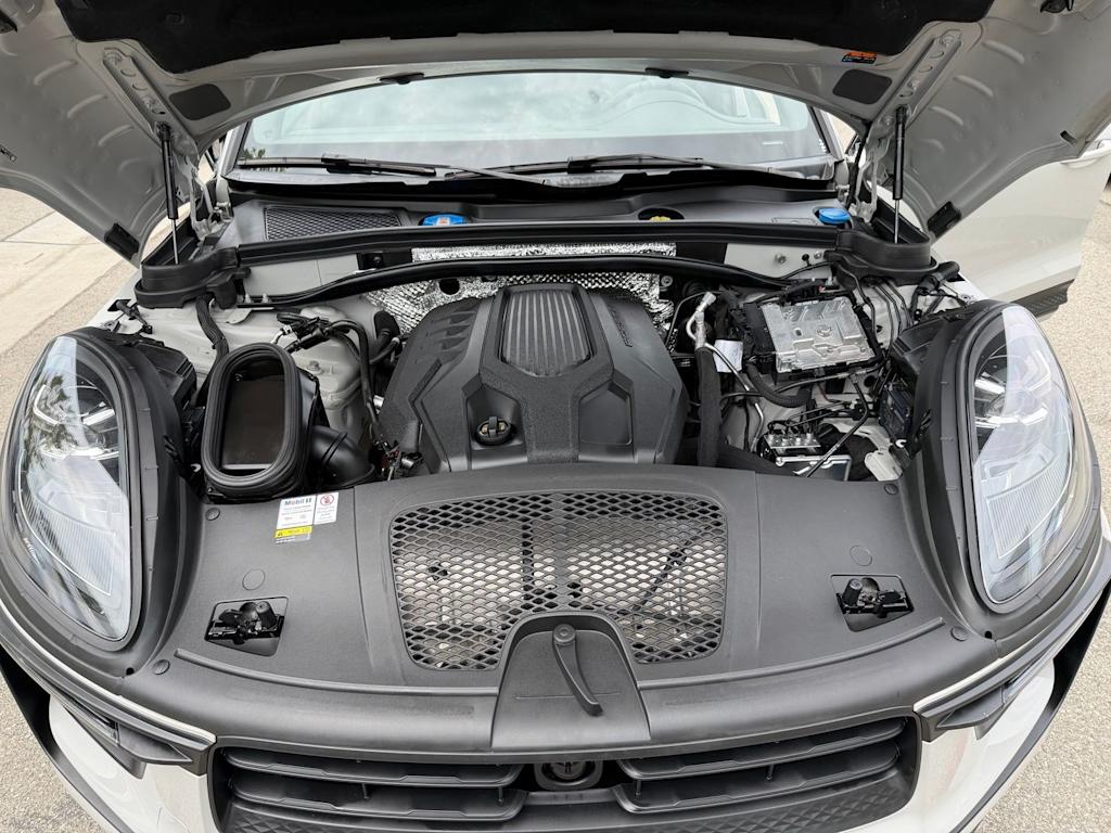 Thumbnail: 2022 Porsche Macan - 8