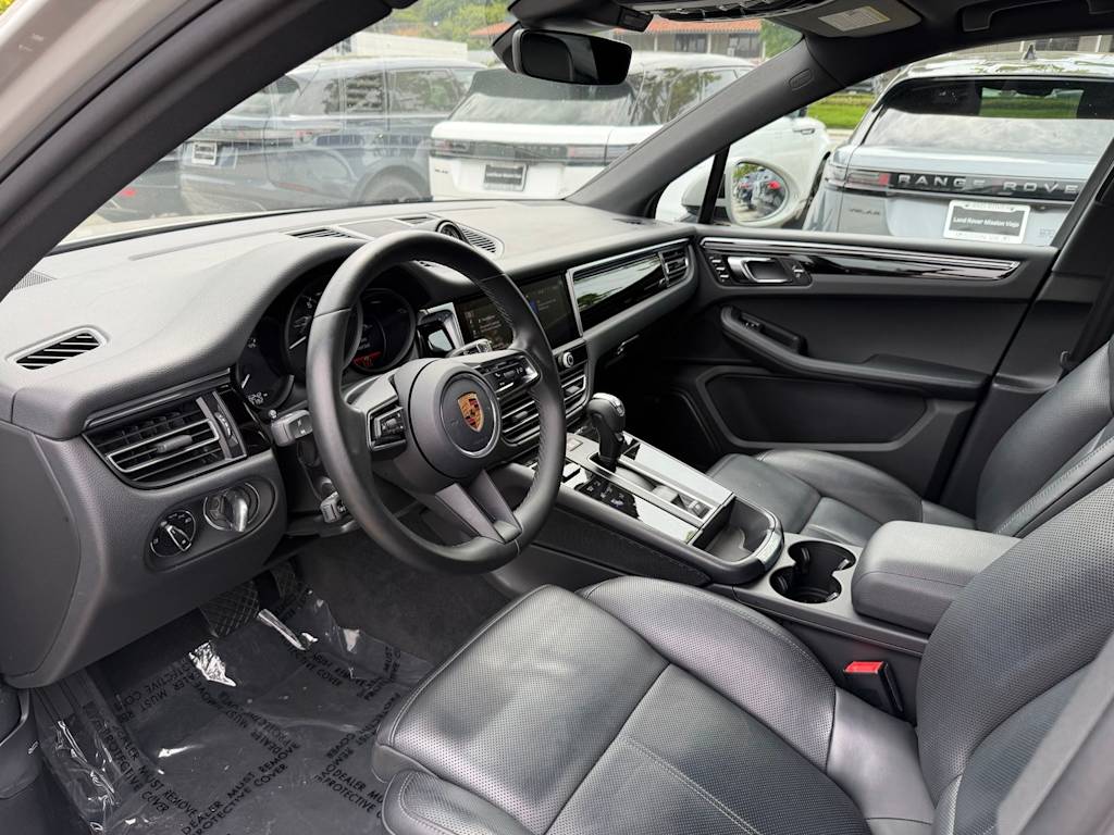 Thumbnail: 2022 Porsche Macan - 2