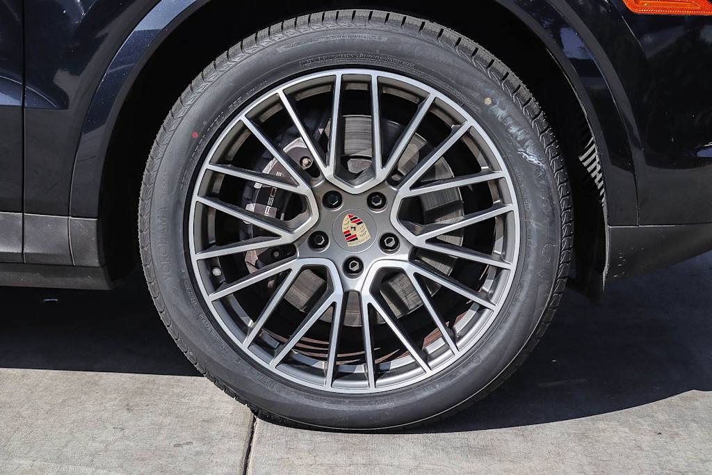 Thumbnail: 2023 Porsche Cayenne - 21