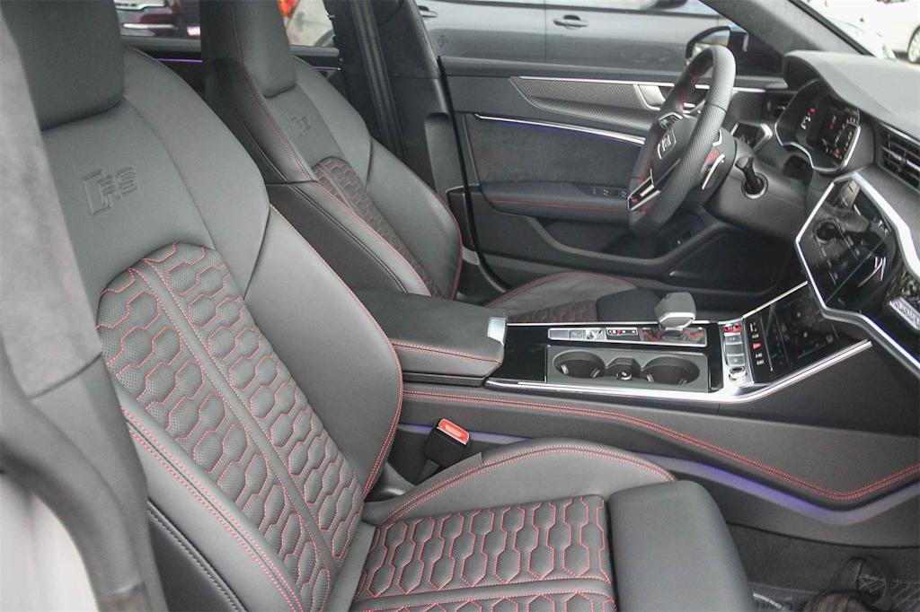 Thumbnail: 2024 Audi RS 7 - 8