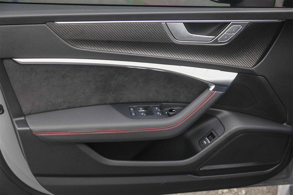 Thumbnail: 2024 Audi RS 7 - 21