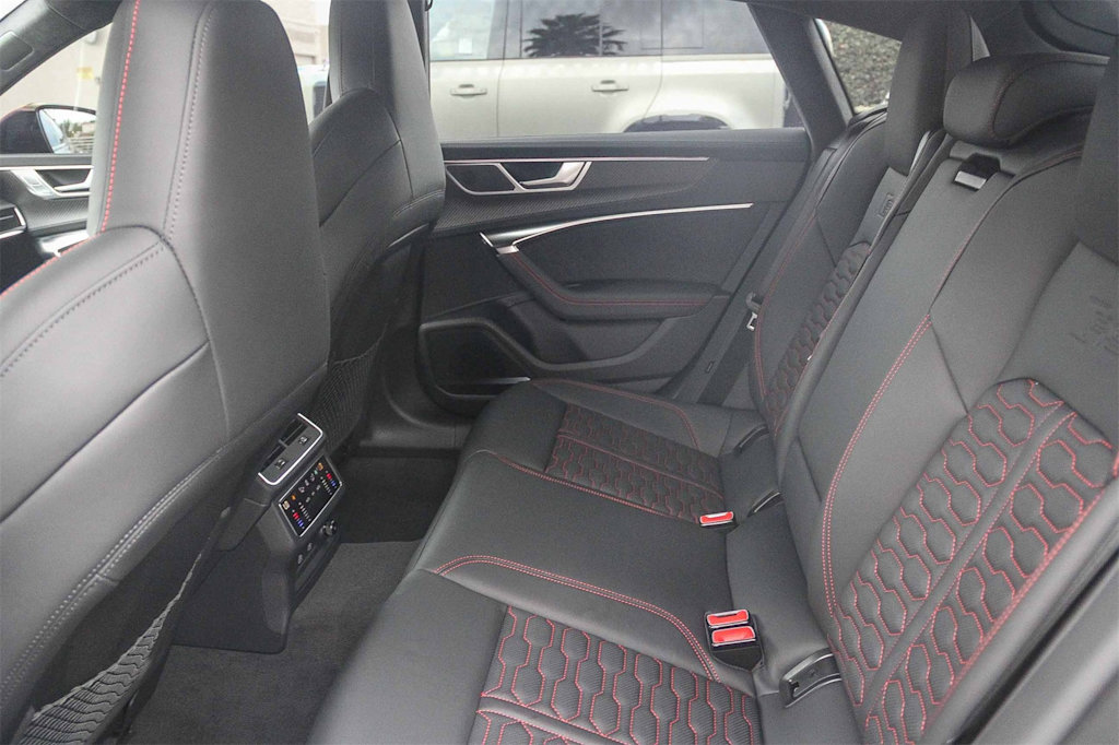 Thumbnail: 2024 Audi RS 7 - 10