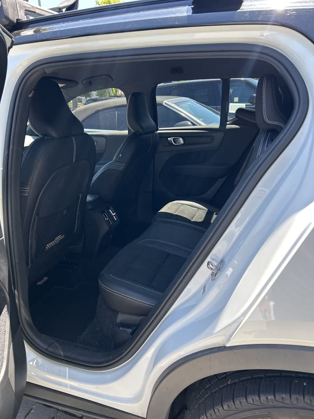 Thumbnail: 2019 Volvo XC40 - 10