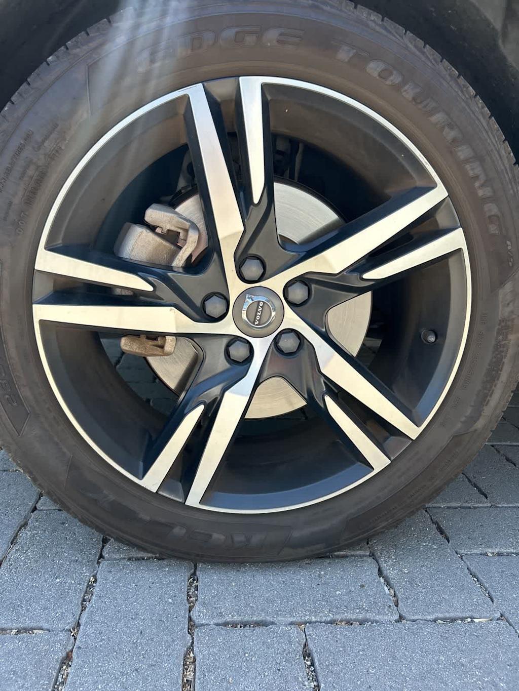 Thumbnail: 2019 Volvo XC40 - 14