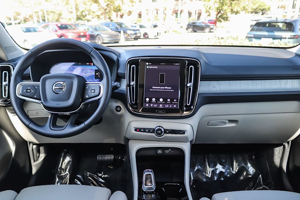 Thumbnail: 2026 Volvo XC40 - 2