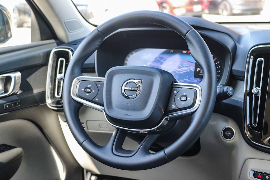 Thumbnail: 2026 Volvo XC40 - 9